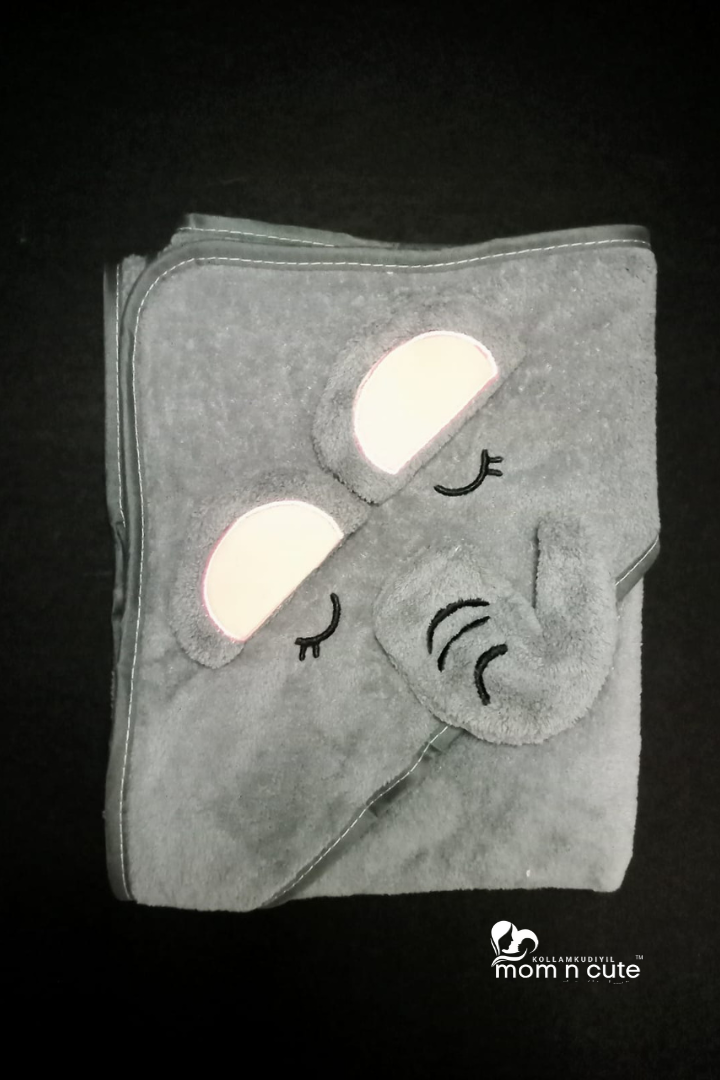 HOODED BLANKET FLEECE